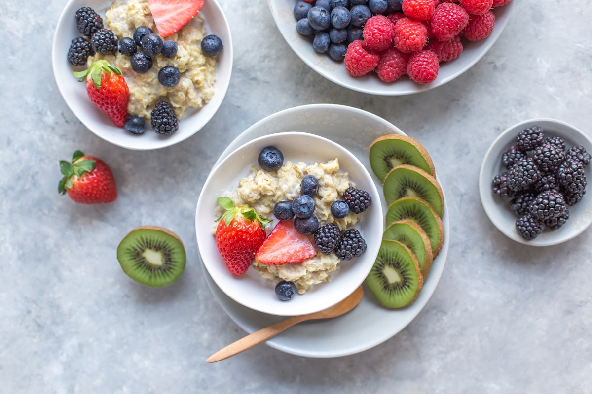 Overnight oats with berries and nuts
